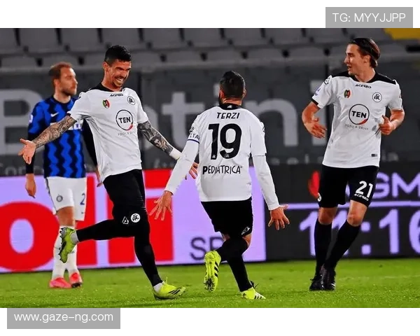 布莱克本俱乐部最新动态全面解析球员转会与赛季前景 布莱克本俱乐部最新动态全面解析球员转会与赛季前景