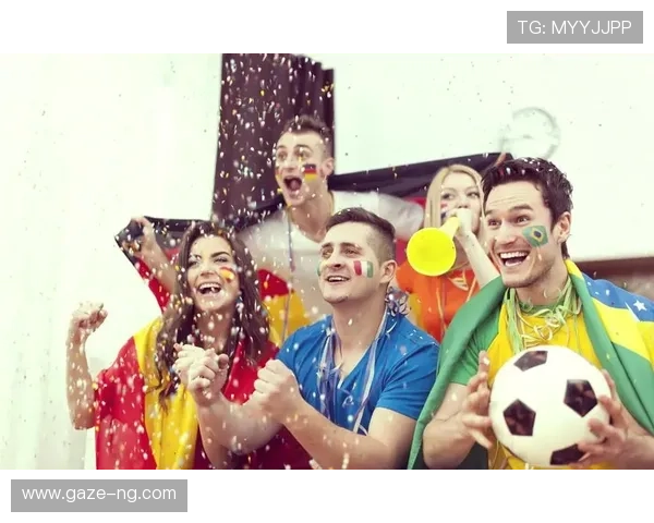 世界杯精彩瞬现：全球球迷共庆足球盛宴的激情与荣耀